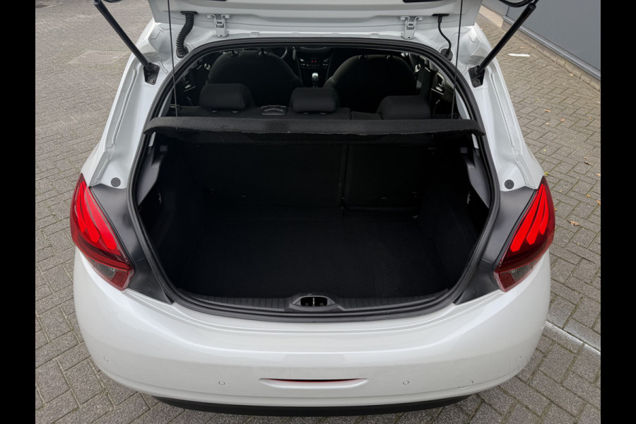 Peugeot 208 110pk Allure (Automatische Airco - Navigatie - Apple Carplay - Parkersensoren - Lichtmetalen velgen)