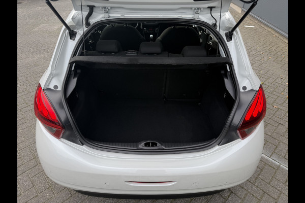 Peugeot 208 110pk Allure (Automatische Airco - Navigatie - Apple Carplay - Parkersensoren - Lichtmetalen velgen)