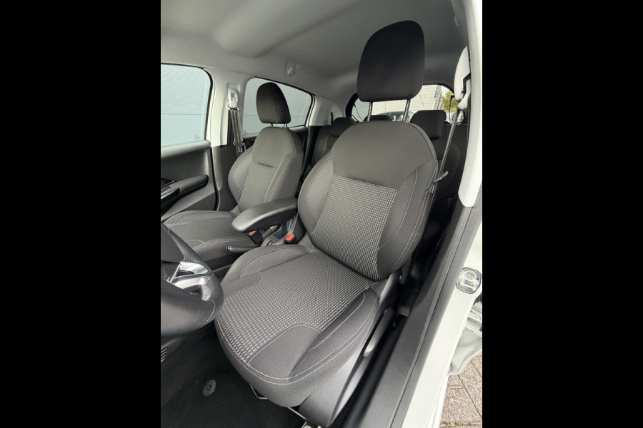 Peugeot 208 110pk Allure (Automatische Airco - Navigatie - Apple Carplay - Parkersensoren - Lichtmetalen velgen)