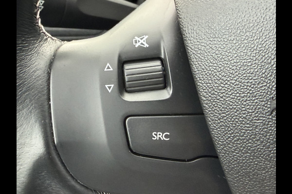 Peugeot 208 110pk Allure (Automatische Airco - Navigatie - Apple Carplay - Parkersensoren - Lichtmetalen velgen)