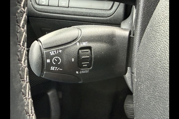 Peugeot 208 110pk Allure (Automatische Airco - Navigatie - Apple Carplay - Parkersensoren - Lichtmetalen velgen)