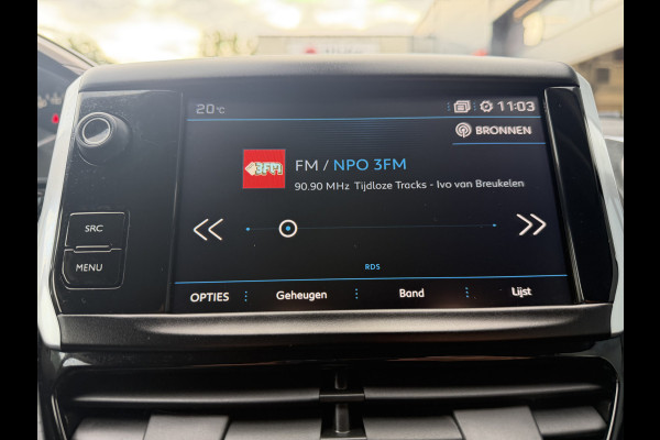Peugeot 208 110pk Allure (Automatische Airco - Navigatie - Apple Carplay - Parkersensoren - Lichtmetalen velgen)