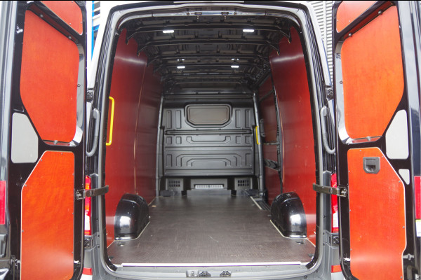 Volkswagen Crafter 35 2.0 TDI L3H3(L2H2) 3-ZITS, 177PK AUT. LED, TREKHAAK, STOELVERWARMING, ADAPT. CRUISE, CAMERA, NAVI, AIRCO, PARKEERSENSOREN, NL
