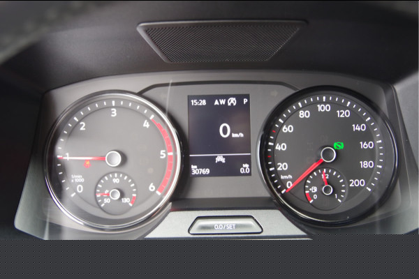 Volkswagen Crafter 35 2.0 TDI L3H3(L2H2) 3-ZITS, 177PK AUT. LED, TREKHAAK, STOELVERWARMING, ADAPT. CRUISE, CAMERA, NAVI, AIRCO, PARKEERSENSOREN, NL