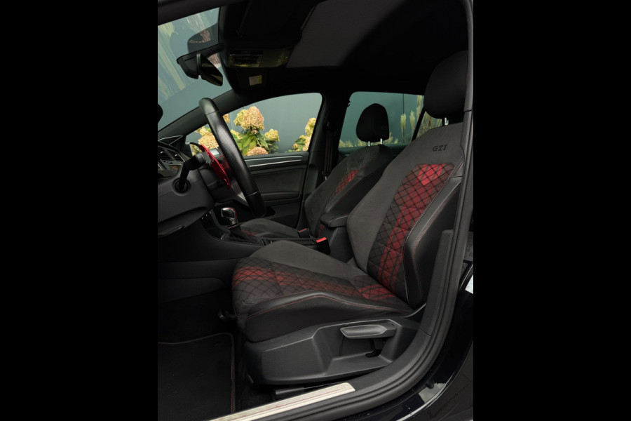 Volkswagen Golf 2.0 TSI GTI TCR | Pano | ACC | Camera | Keyless