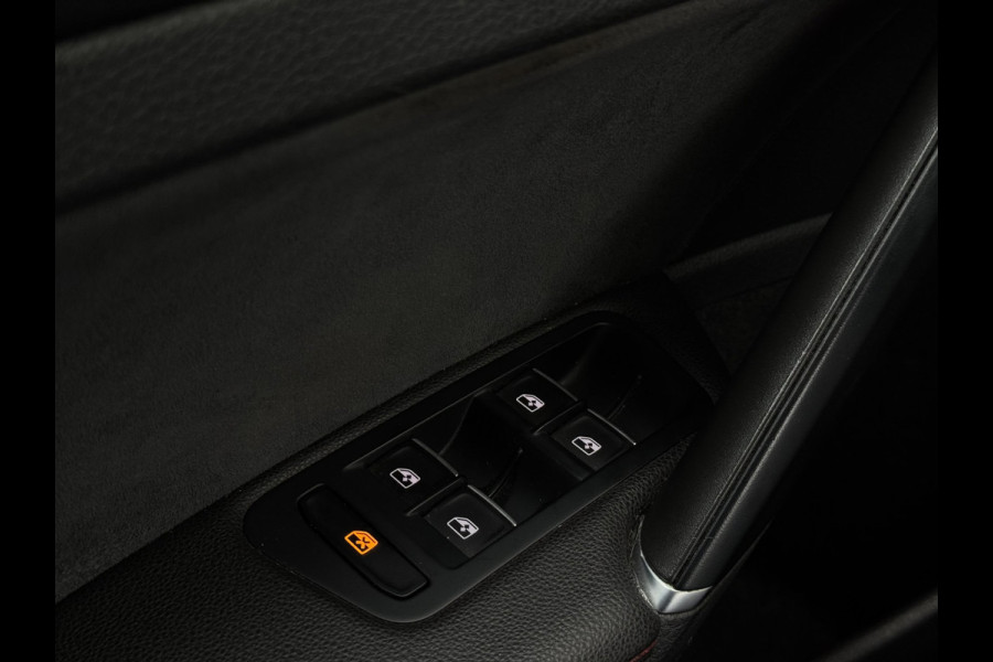 Volkswagen Golf 2.0 TSI GTI TCR | Pano | ACC | Camera | Keyless