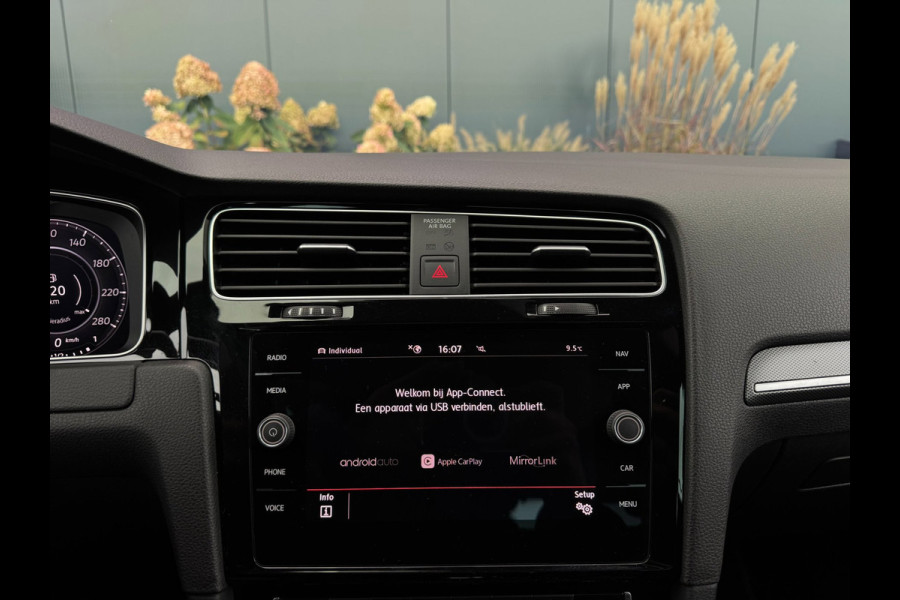Volkswagen Golf 2.0 TSI GTI TCR | Pano | ACC | Camera | Keyless