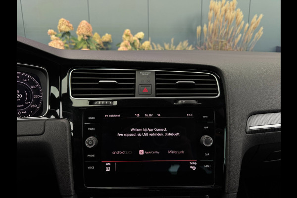 Volkswagen Golf 2.0 TSI GTI TCR | Pano | ACC | Camera | Keyless