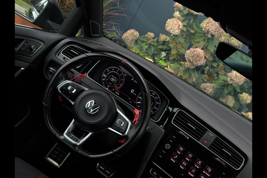 Volkswagen Golf 2.0 TSI GTI TCR | Pano | ACC | Camera | Keyless