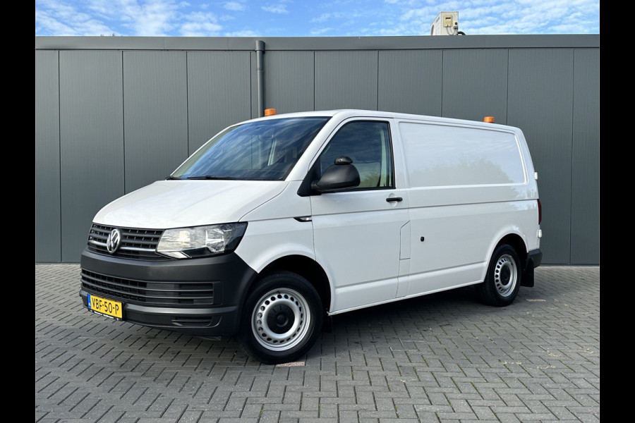 Volkswagen Transporter 2.0 TDI 102 PK / L1H1 / BOTT INRICHTING SERVICEBUS / 1e EIGENAAR / TREKHAAK / AIRCO / CRUISE CONTROL