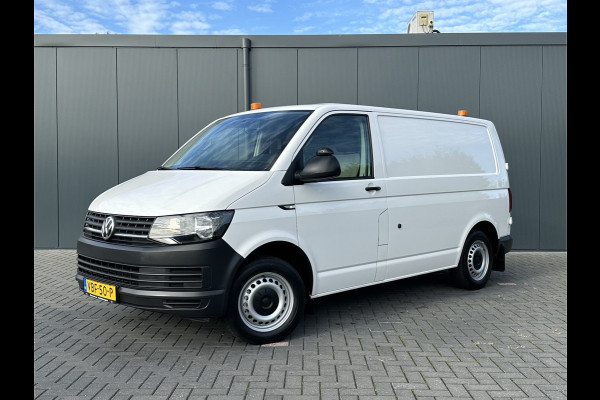 Volkswagen Transporter 2.0 TDI 102 PK / L1H1 / BOTT INRICHTING SERVICEBUS / 1e EIGENAAR / TREKHAAK / AIRCO / CRUISE CONTROL