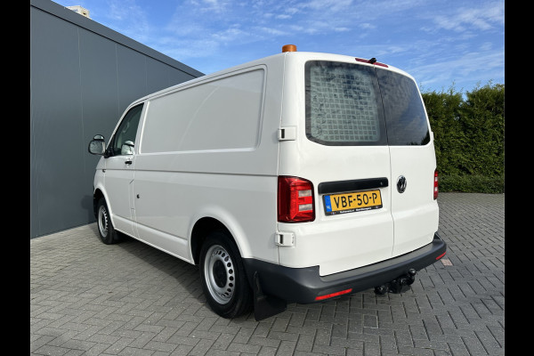 Volkswagen Transporter 2.0 TDI 102 PK / L1H1 / BOTT INRICHTING SERVICEBUS / 1e EIGENAAR / TREKHAAK / AIRCO / CRUISE CONTROL