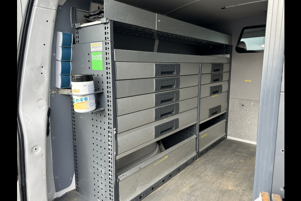 Volkswagen Transporter 2.0 TDI 102 PK / L1H1 / BOTT INRICHTING SERVICEBUS / 1e EIGENAAR / TREKHAAK / AIRCO / CRUISE CONTROL