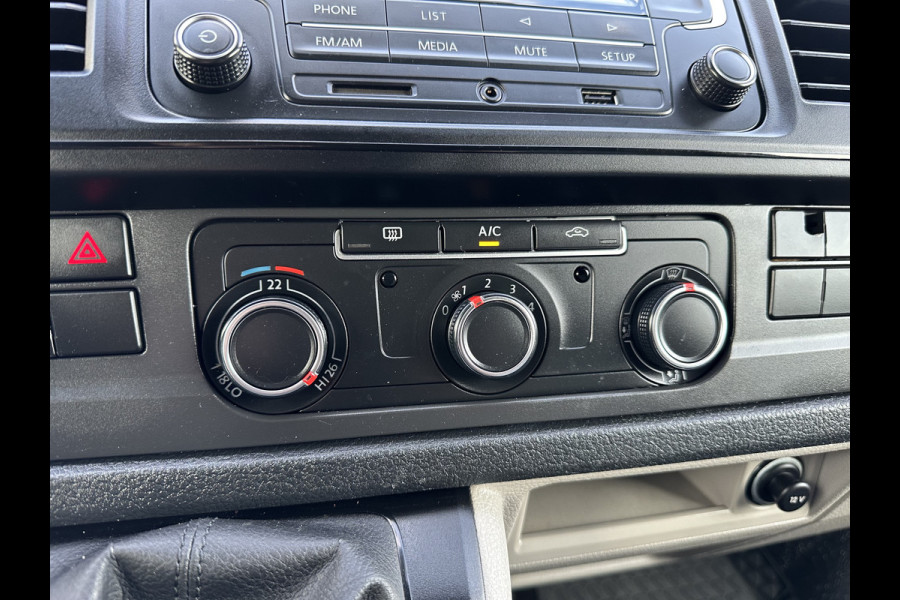 Volkswagen Transporter 2.0 TDI 102 PK / L1H1 / BOTT INRICHTING SERVICEBUS / 1e EIGENAAR / TREKHAAK / AIRCO / CRUISE CONTROL