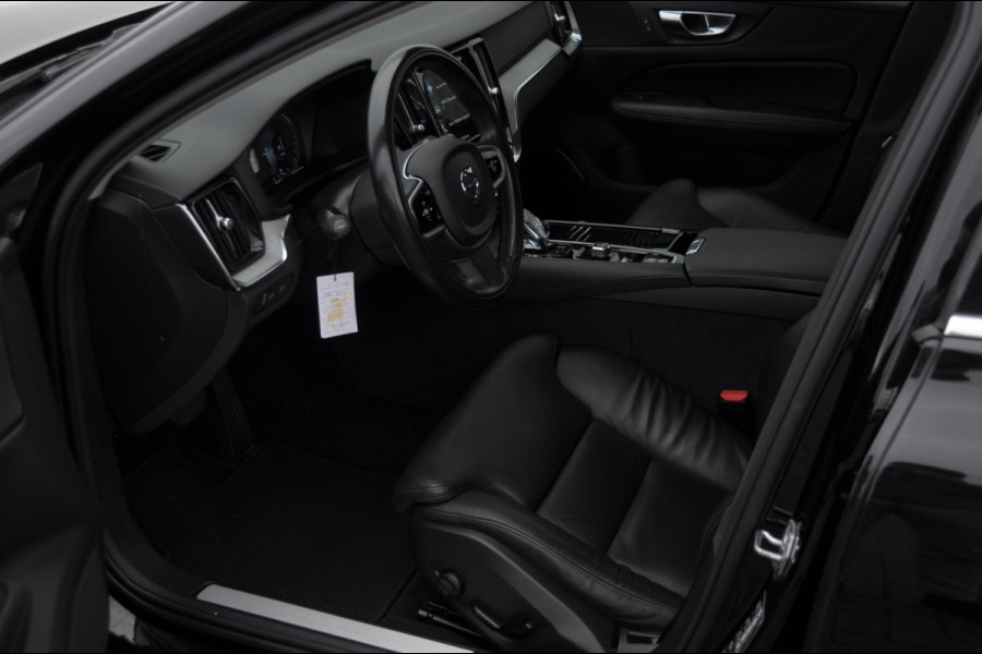 Volvo V60 T6 340PK Automaat Recharge AWD Inscription / Trekhaak / BLIS / Cruise control / Stoel en stuurwielverwarming / Parkeersensoren met camera / Elektrische achterklep / Keyless entry
