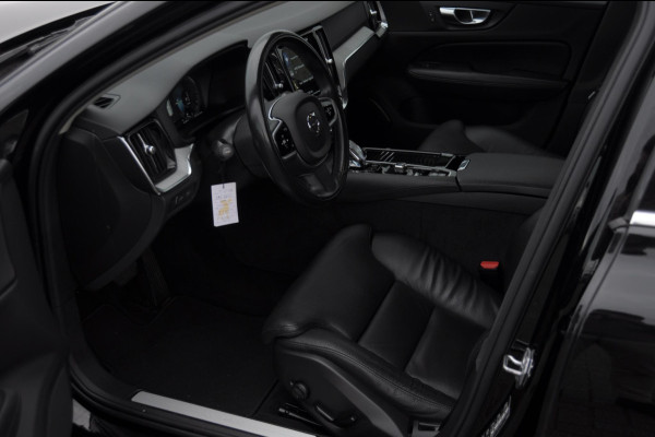 Volvo V60 T6 340PK Automaat Recharge AWD Inscription / Trekhaak / BLIS / Cruise control / Stoel en stuurwielverwarming / Parkeersensoren met camera / Elektrische achterklep / Keyless entry
