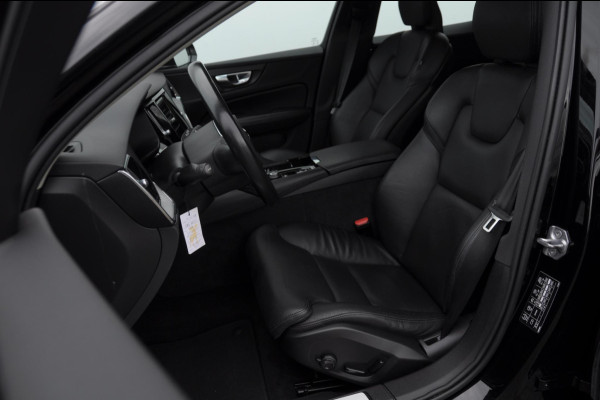 Volvo V60 T6 340PK Automaat Recharge AWD Inscription / Trekhaak / BLIS / Cruise control / Stoel en stuurwielverwarming / Parkeersensoren met camera / Elektrische achterklep / Keyless entry