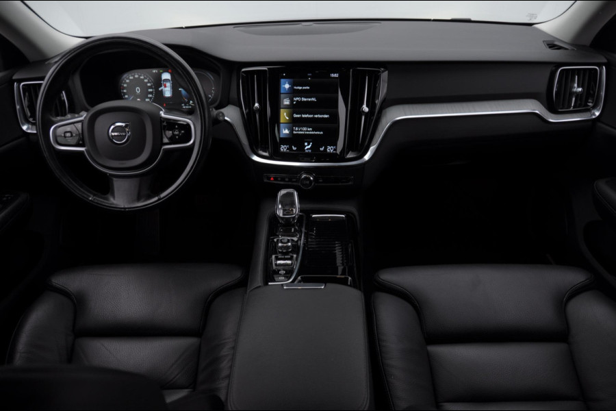 Volvo V60 T6 340PK Automaat Recharge AWD Inscription / Trekhaak / BLIS / Cruise control / Stoel en stuurwielverwarming / Parkeersensoren met camera / Elektrische achterklep / Keyless entry