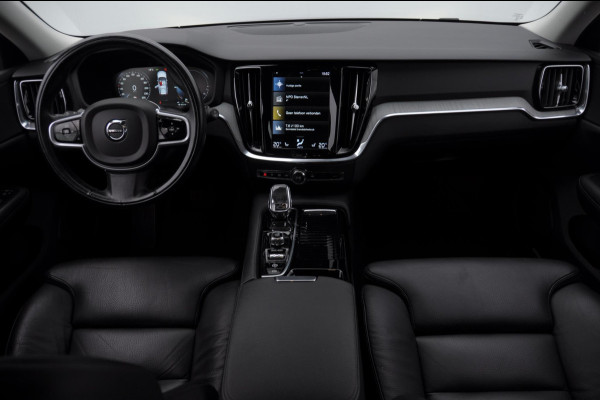 Volvo V60 T6 340PK Automaat Recharge AWD Inscription / Trekhaak / BLIS / Cruise control / Stoel en stuurwielverwarming / Parkeersensoren met camera / Elektrische achterklep / Keyless entry