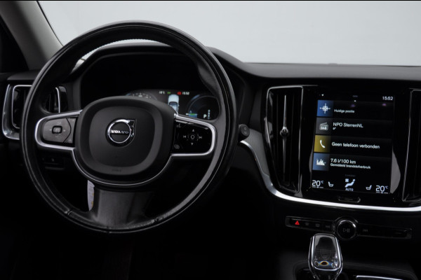 Volvo V60 T6 340PK Automaat Recharge AWD Inscription / Trekhaak / BLIS / Cruise control / Stoel en stuurwielverwarming / Parkeersensoren met camera / Elektrische achterklep / Keyless entry