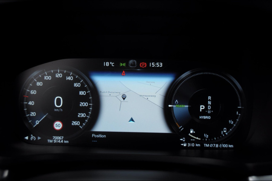 Volvo V60 T6 340PK Automaat Recharge AWD Inscription / Trekhaak / BLIS / Cruise control / Stoel en stuurwielverwarming / Parkeersensoren met camera / Elektrische achterklep / Keyless entry