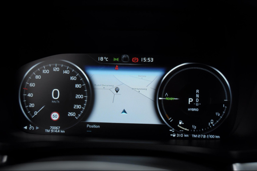 Volvo V60 T6 340PK Automaat Recharge AWD Inscription / Trekhaak / BLIS / Cruise control / Stoel en stuurwielverwarming / Parkeersensoren met camera / Elektrische achterklep / Keyless entry