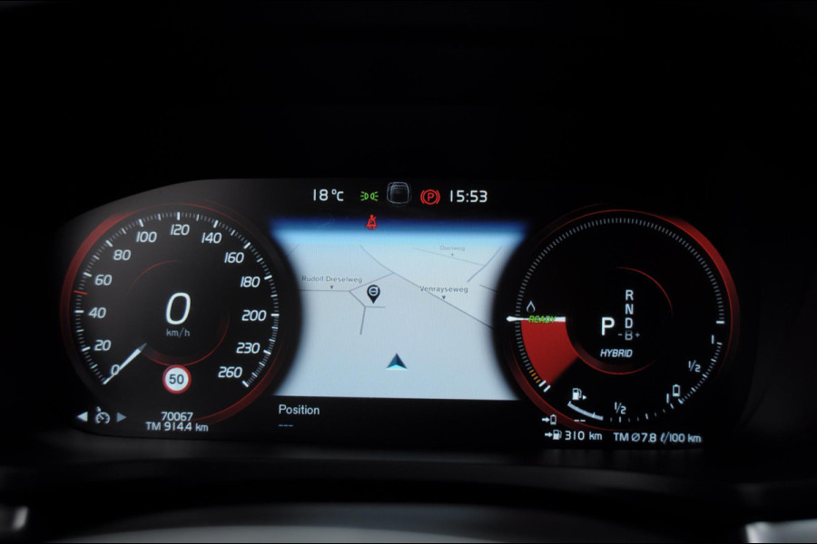 Volvo V60 T6 340PK Automaat Recharge AWD Inscription / Trekhaak / BLIS / Cruise control / Stoel en stuurwielverwarming / Parkeersensoren met camera / Elektrische achterklep / Keyless entry