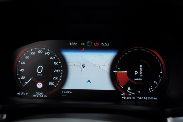 Volvo V60 T6 340PK Automaat Recharge AWD Inscription / Trekhaak / BLIS / Cruise control / Stoel en stuurwielverwarming / Parkeersensoren met camera / Elektrische achterklep / Keyless entry