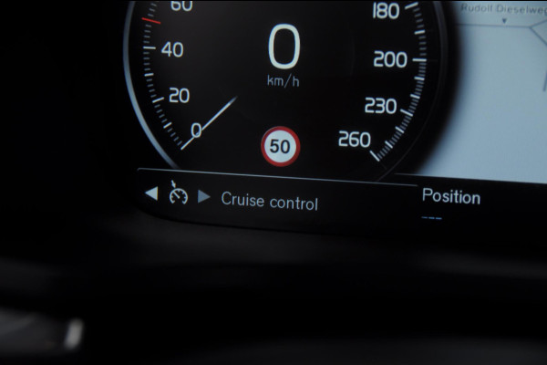 Volvo V60 T6 340PK Automaat Recharge AWD Inscription / Trekhaak / BLIS / Cruise control / Stoel en stuurwielverwarming / Parkeersensoren met camera / Elektrische achterklep / Keyless entry