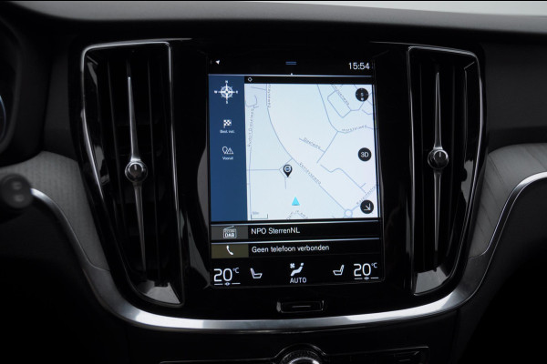Volvo V60 T6 340PK Automaat Recharge AWD Inscription / Trekhaak / BLIS / Cruise control / Stoel en stuurwielverwarming / Parkeersensoren met camera / Elektrische achterklep / Keyless entry