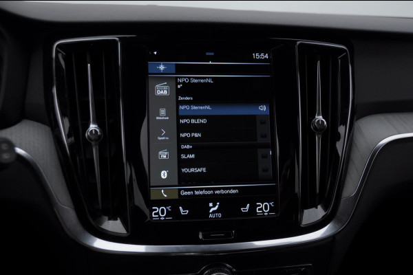 Volvo V60 T6 340PK Automaat Recharge AWD Inscription / Trekhaak / BLIS / Cruise control / Stoel en stuurwielverwarming / Parkeersensoren met camera / Elektrische achterklep / Keyless entry