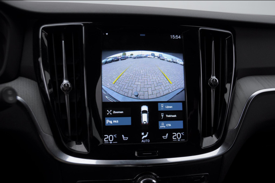 Volvo V60 T6 340PK Automaat Recharge AWD Inscription / Trekhaak / BLIS / Cruise control / Stoel en stuurwielverwarming / Parkeersensoren met camera / Elektrische achterklep / Keyless entry