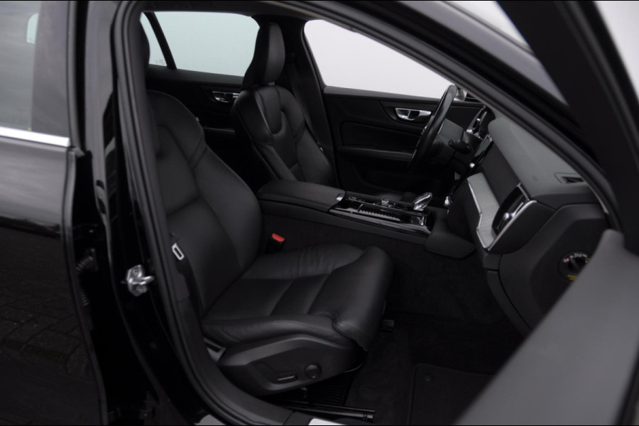 Volvo V60 T6 340PK Automaat Recharge AWD Inscription / Trekhaak / BLIS / Cruise control / Stoel en stuurwielverwarming / Parkeersensoren met camera / Elektrische achterklep / Keyless entry