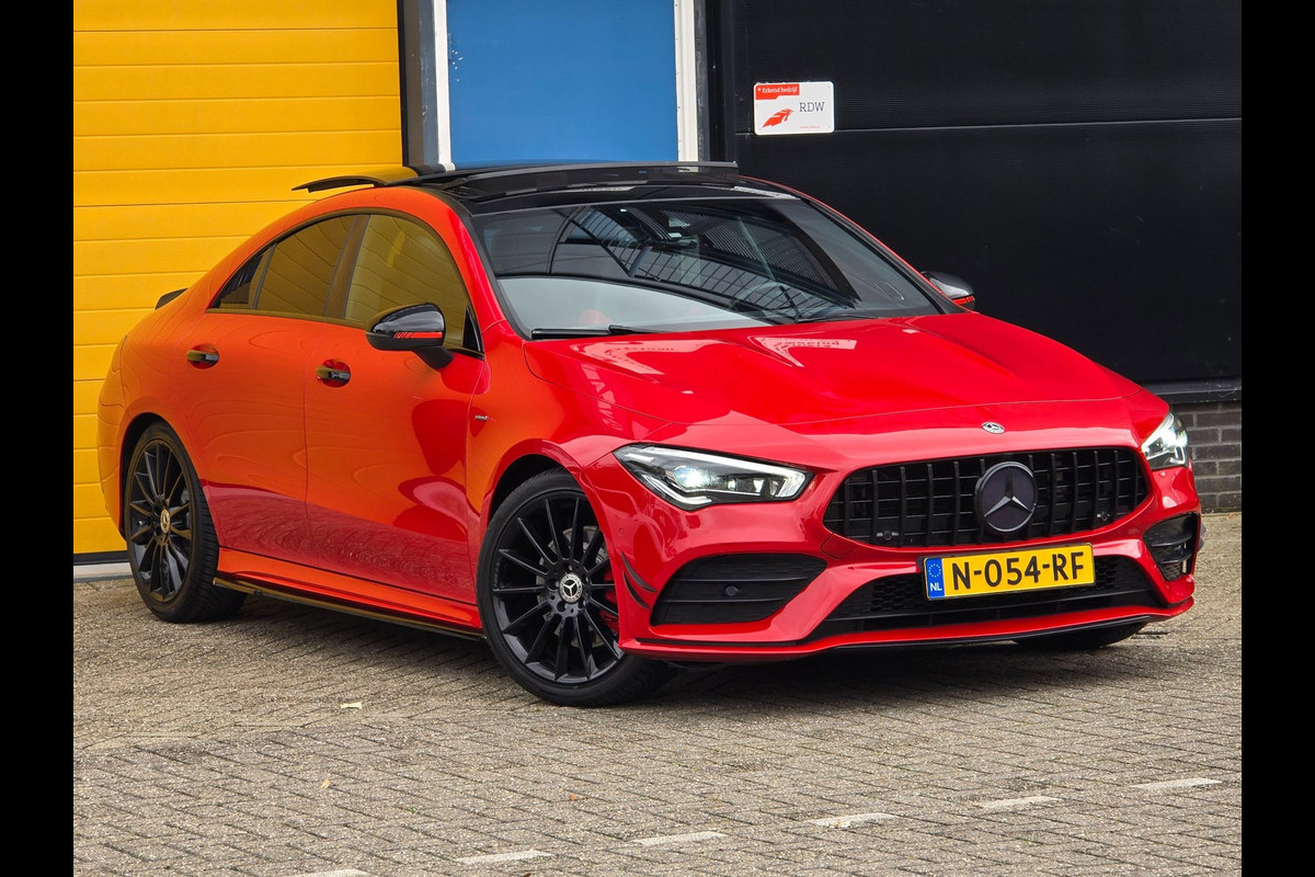 Mercedes-Benz CLA-Klasse 200 AMG 45 Look / Leder / Memory / Elek Stoelen / Camera / Open Pano / Led / Pdc / 19 Inch