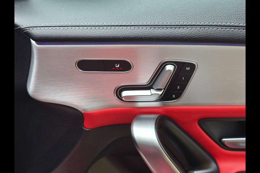 Mercedes-Benz CLA-Klasse 200 AMG 45 Look / Leder / Memory / Elek Stoelen / Camera / Open Pano / Led / Pdc / 19 Inch