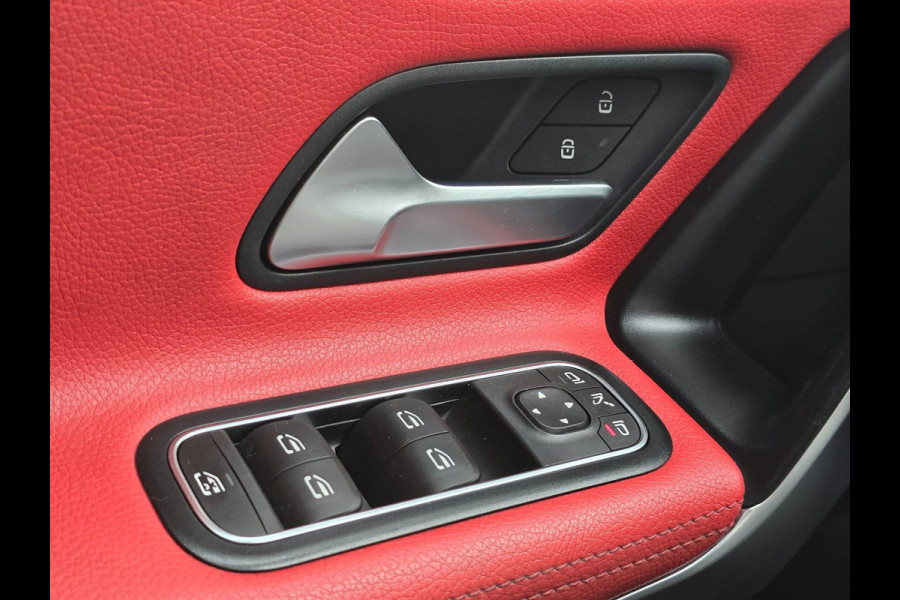 Mercedes-Benz CLA-Klasse 200 AMG 45 Look / Leder / Memory / Elek Stoelen / Camera / Open Pano / Led / Pdc / 19 Inch