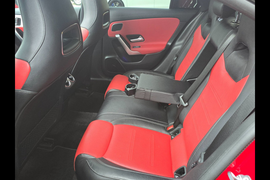 Mercedes-Benz CLA-Klasse 200 AMG 45 Look / Leder / Memory / Elek Stoelen / Camera / Open Pano / Led / Pdc / 19 Inch