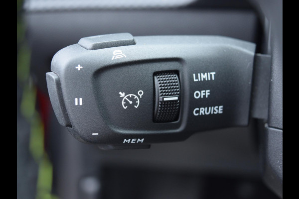 Peugeot e-208 EV GT Pack 50 kWh | ADAPTIVE CRUISE CONTROL | STOELVERWARMING | PANORAMADAK | PARKEERSENSOREN MET CAMERA