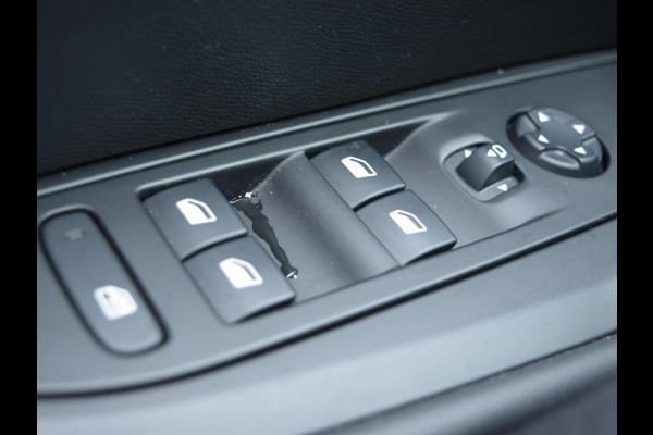 Peugeot e-208 EV GT Pack 50 kWh | ADAPTIVE CRUISE CONTROL | STOELVERWARMING | PANORAMADAK | PARKEERSENSOREN MET CAMERA