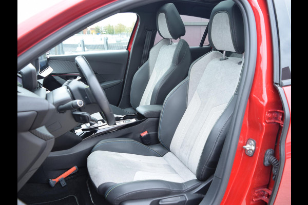 Peugeot e-208 EV GT Pack 50 kWh | ADAPTIVE CRUISE CONTROL | STOELVERWARMING | PANORAMADAK | PARKEERSENSOREN MET CAMERA