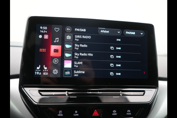 Volkswagen ID.4 Pro 77 kWh 204pk Dealer O.H | Trekhaak Af Fabriek | Adaptive Cruise | 360 Camera | Sportstoelen & Stuur Verwarmd | Sfeerverlichting | Apple Carplay | Blis | IQ Light | Virtual | Navigatie | DAB | 19"L.M |