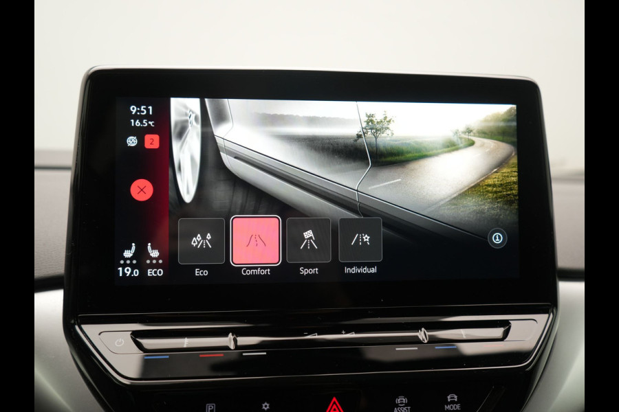 Volkswagen ID.4 Pro 77 kWh 204pk Dealer O.H | Trekhaak Af Fabriek | Adaptive Cruise | 360 Camera | Sportstoelen & Stuur Verwarmd | Sfeerverlichting | Apple Carplay | Blis | IQ Light | Virtual | Navigatie | DAB | 19"L.M |