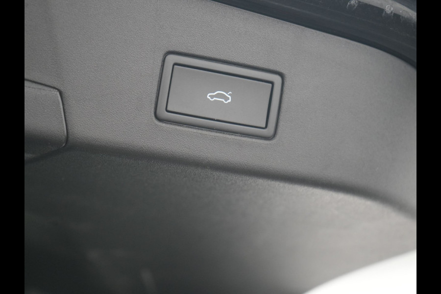 Volkswagen ID.4 Pro 77 kWh 204pk Dealer O.H | Trekhaak Af Fabriek | Adaptive Cruise | 360 Camera | Sportstoelen & Stuur Verwarmd | Sfeerverlichting | Apple Carplay | Blis | IQ Light | Virtual | Navigatie | DAB | 19"L.M |