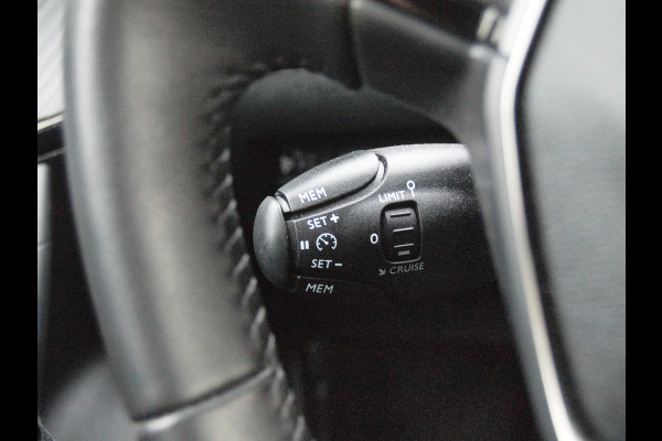 Peugeot e-2008 EV Active 54 kWh | Nieuw Model | SOH 94% | Warmtepomp | Apple Carplay | Dealeronderhouden | NL-Auto |