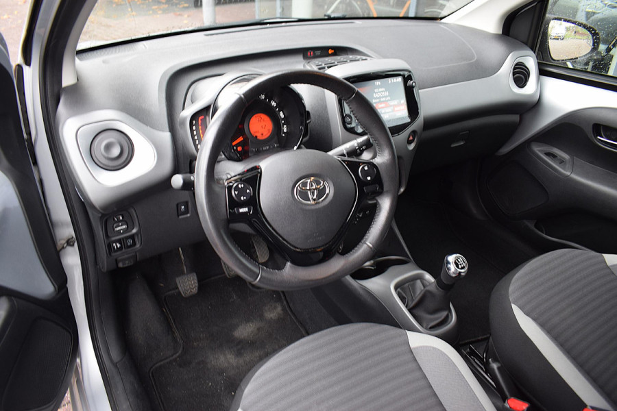 Toyota Aygo 1.0 VVT-i x-joy | Apple CarPlay | Camera | Cruise | Climate