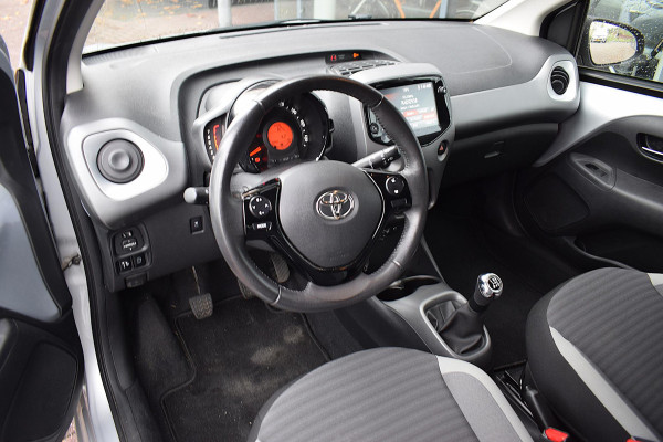 Toyota Aygo 1.0 VVT-i x-joy | Apple CarPlay | Camera | Cruise | Climate
