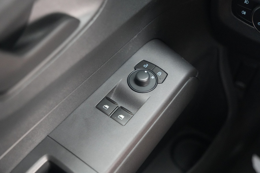 Ford E-Transit Courier Trend 46 kWh 136pk - Trekhaak - Vloerplaat - Camera - Cruise - Carplay/Android - Rijklaar