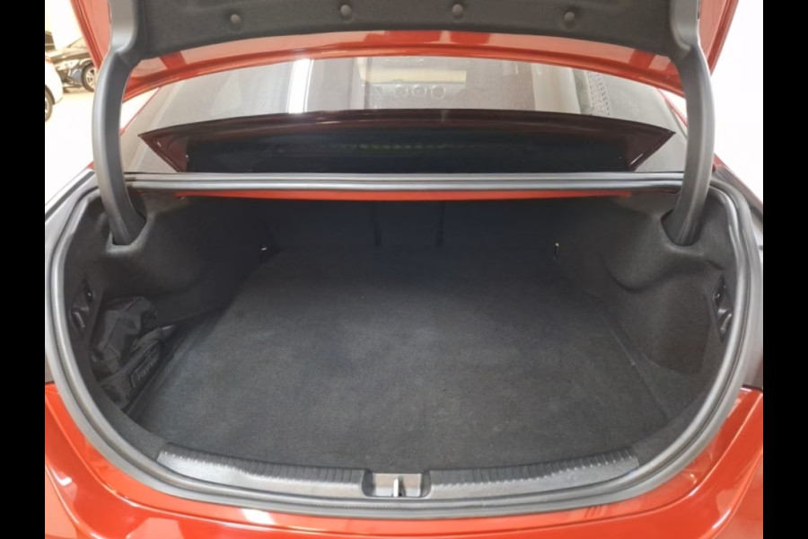 Mercedes-Benz C-Klasse 300e AMG ** HIGH LED, NIGHT, MEMORY, WINTER, 18-inch LMV, KEYLESS, ** Ex MB-AG - UNFALLFREI ** ** INFORMEER OOK NAAR ONZE AANTREKKELIJKE FINANCIAL-LEASE TARIEVEN **