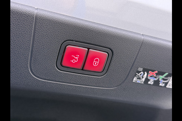Mercedes-Benz CLA-Klasse 200 AMG line | Pano Massage Keyless Passagiersdisplay
