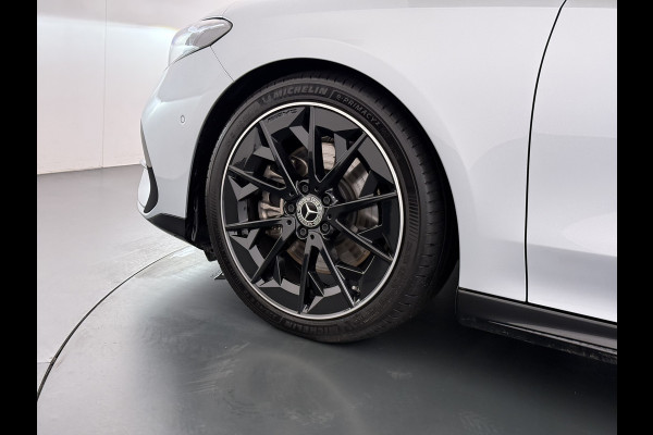 Mercedes-Benz CLA-Klasse 200 AMG line | Pano Massage Keyless Passagiersdisplay